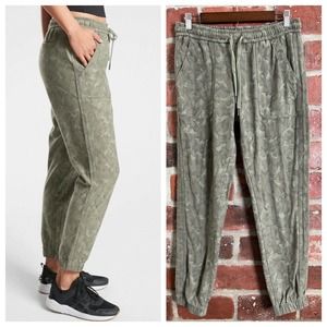 Athleta Stratum Camo Farallon Joggers Size 6